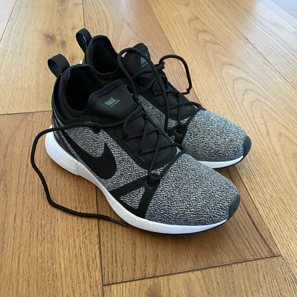 Like New Nike Duel Racer Tennis Shoes